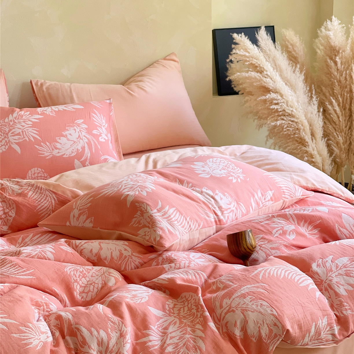 91家纺网 家纺一手货源 找家纺 佰亿莱 2026新款棉麻双层纱四件套第二批 夏日森林-粉