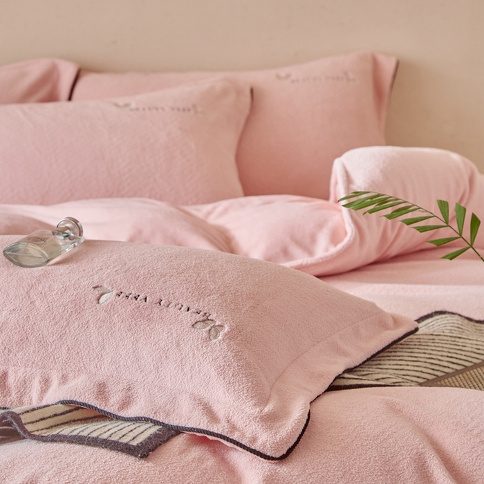 91家纺网 家纺一手货源 找家纺 孑寐家纺 2025新款进口加厚艾尼绒四件套 艾尼绒-粉色