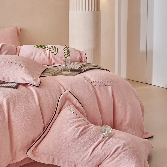91家纺网 家纺一手货源 找家纺 孑寐家纺 2025新款进口加厚艾尼绒四件套 艾尼绒-粉色