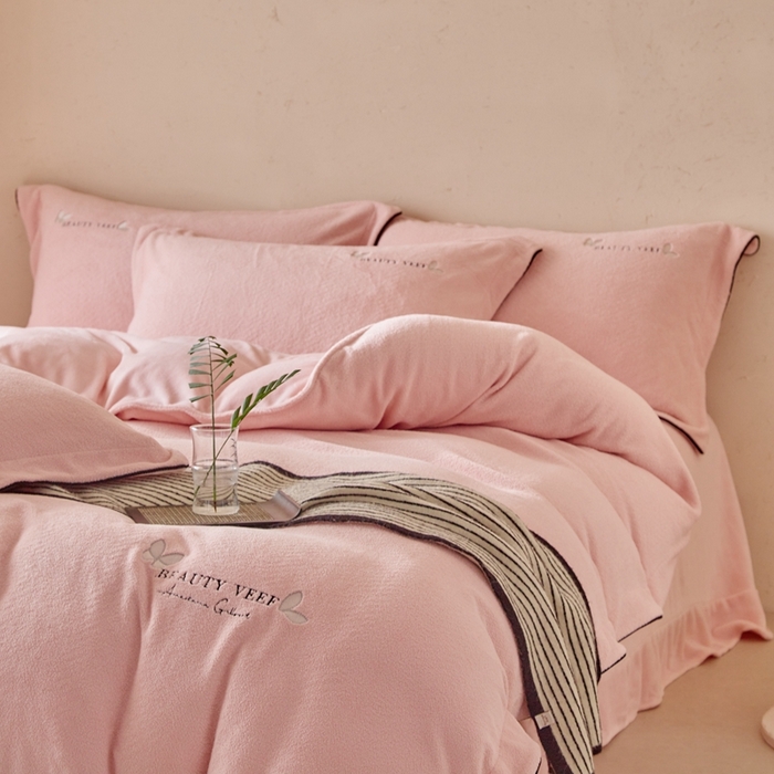 91家纺网 家纺一手货源 找家纺 孑寐家纺 2025新款进口加厚艾尼绒四件套 艾尼绒-粉色