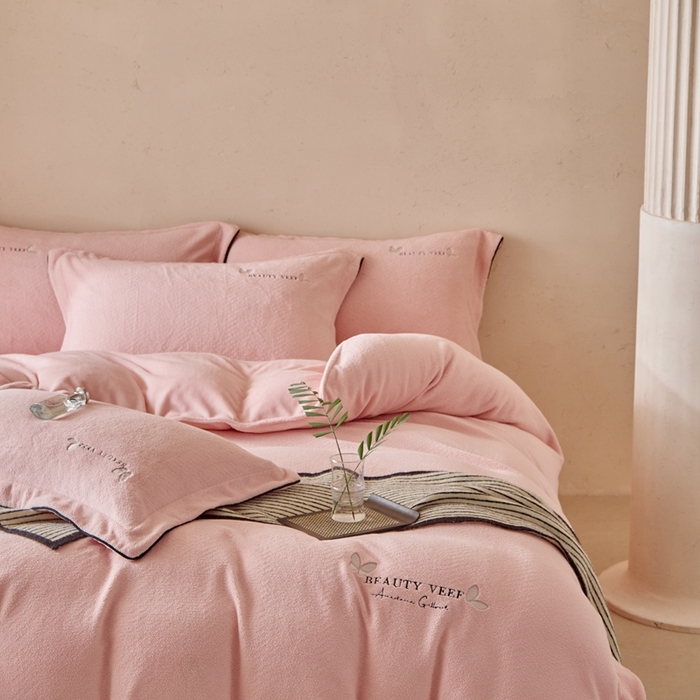 91家纺网 家纺一手货源 找家纺 孑寐家纺 2025新款进口加厚艾尼绒四件套 艾尼绒-粉色