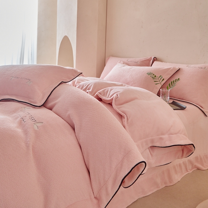 91家纺网 家纺一手货源 找家纺 孑寐家纺 2025新款进口加厚艾尼绒四件套 艾尼绒-粉色