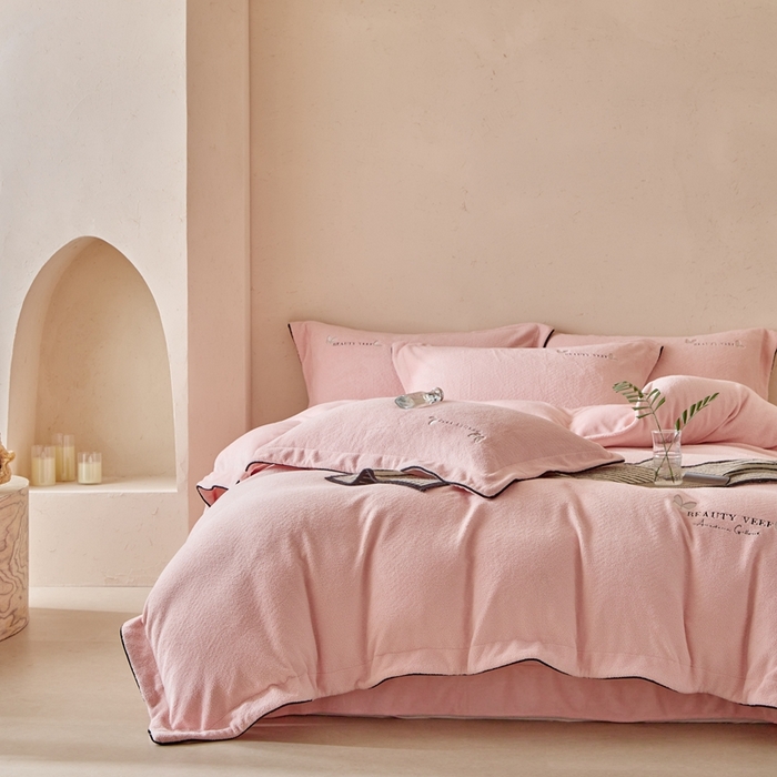 91家纺网 家纺一手货源 找家纺 孑寐家纺 2025新款进口加厚艾尼绒四件套 艾尼绒-粉色