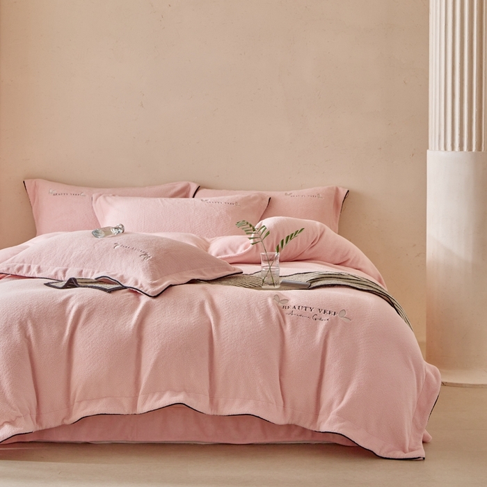 91家纺网 家纺一手货源 找家纺 孑寐家纺 2025新款进口加厚艾尼绒四件套 艾尼绒-粉色