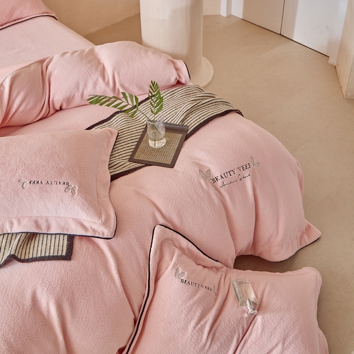 91家纺网 家纺一手货源 找家纺 孑寐家纺 2025新款进口加厚艾尼绒四件套 艾尼绒-粉色