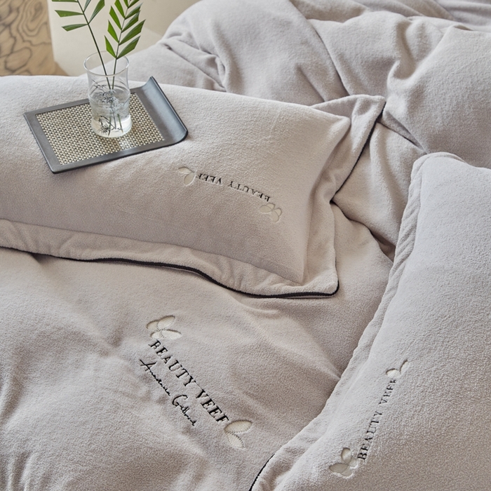 91家纺网 家纺一手货源 找家纺 孑寐家纺 2025新款进口加厚艾尼绒四件套 艾尼绒-灰色