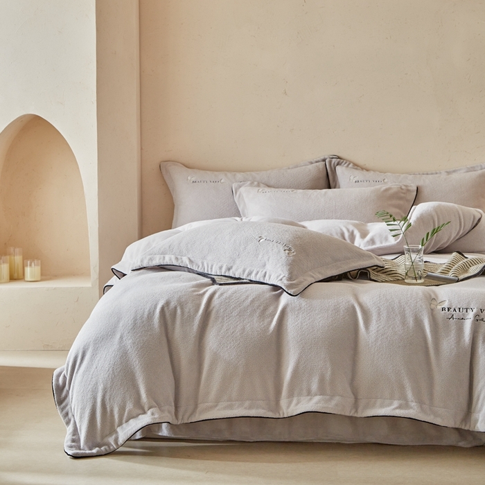 91家纺网 家纺一手货源 找家纺 孑寐家纺 2025新款进口加厚艾尼绒四件套 艾尼绒-灰色