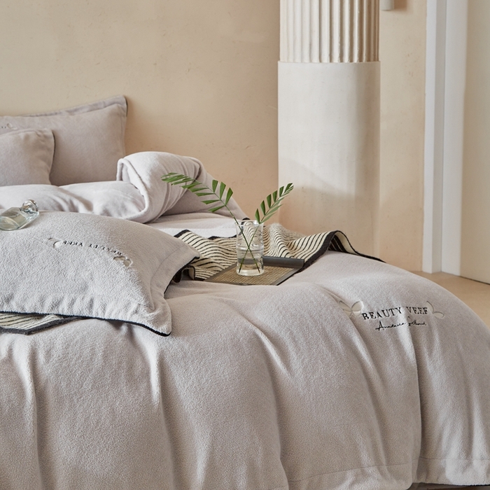 91家纺网 家纺一手货源 找家纺 孑寐家纺 2025新款进口加厚艾尼绒四件套 艾尼绒-灰色