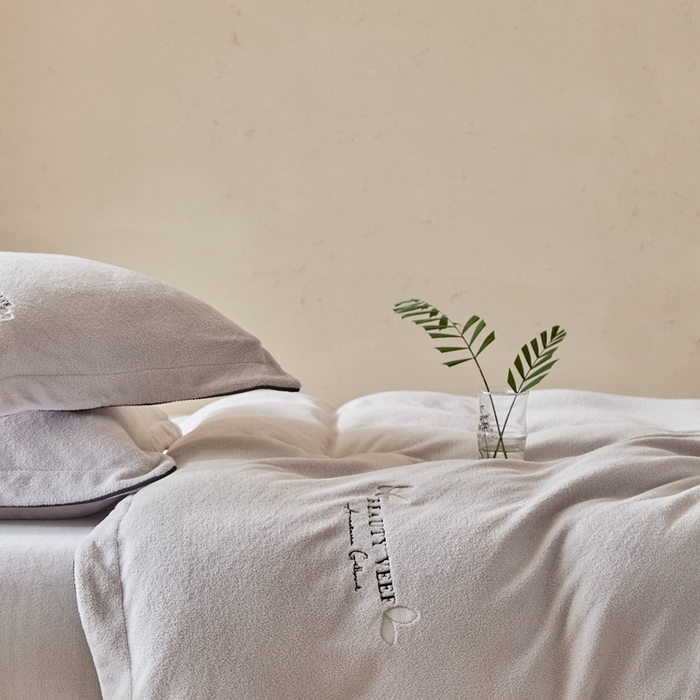 91家纺网 家纺一手货源 找家纺 孑寐家纺 2025新款进口加厚艾尼绒四件套 艾尼绒-灰色