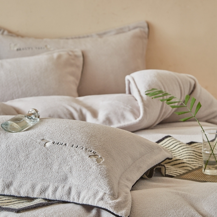 91家纺网 家纺一手货源 找家纺 孑寐家纺 2025新款进口加厚艾尼绒四件套 艾尼绒-灰色