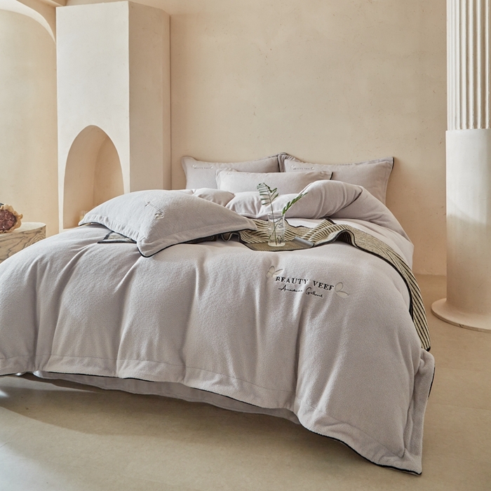 91家纺网 家纺一手货源 找家纺 孑寐家纺 2025新款进口加厚艾尼绒四件套 艾尼绒-灰色