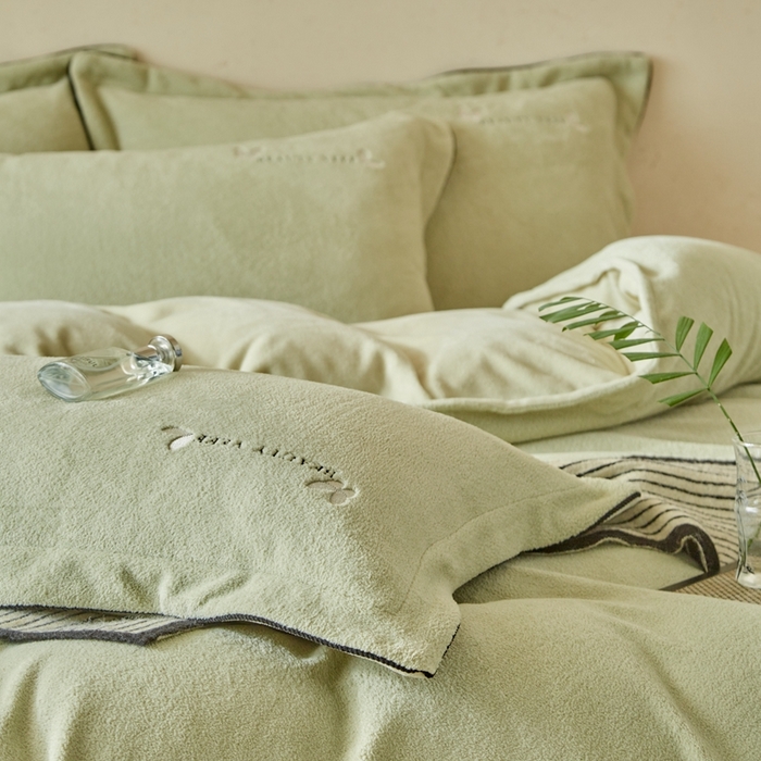 91家纺网 家纺一手货源 找家纺 孑寐家纺 2025新款进口加厚艾尼绒四件套 艾尼绒-绿色