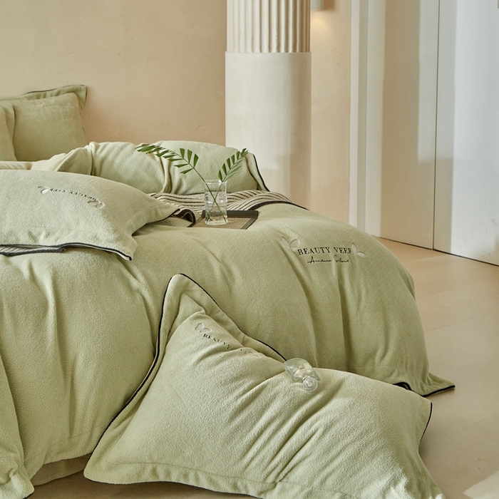 91家纺网 家纺一手货源 找家纺 孑寐家纺 2025新款进口加厚艾尼绒四件套 艾尼绒-绿色