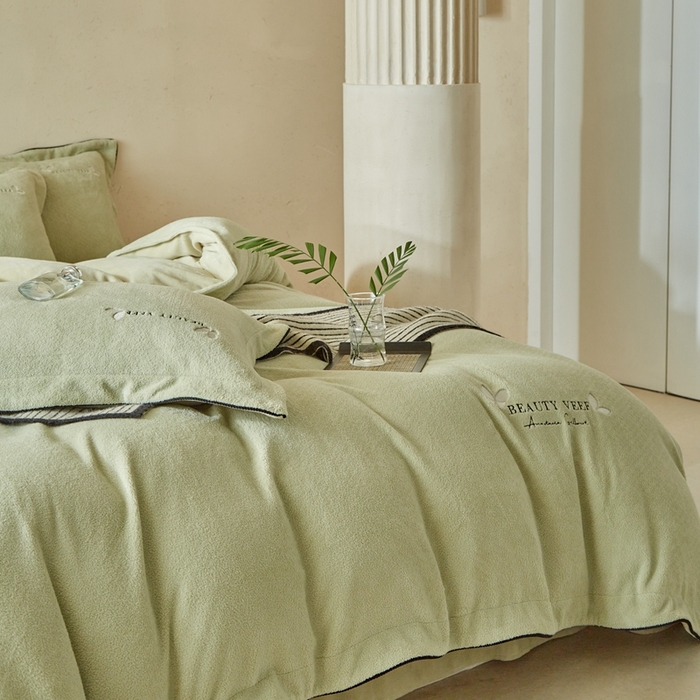 91家纺网 家纺一手货源 找家纺 孑寐家纺 2025新款进口加厚艾尼绒四件套 艾尼绒-绿色