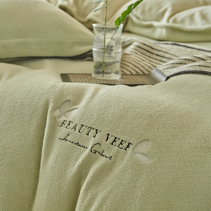 91家纺网 家纺一手货源 找家纺 孑寐家纺 2025新款进口加厚艾尼绒四件套 艾尼绒-绿色