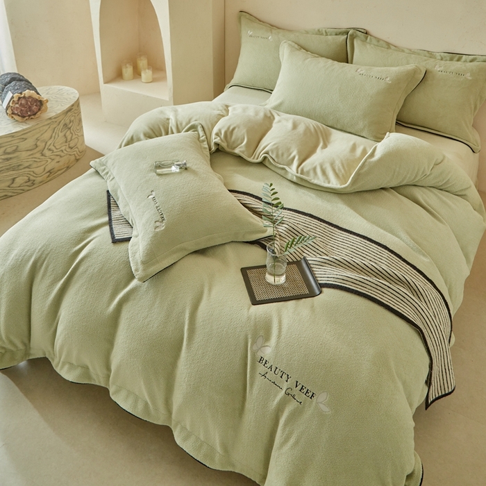 91家纺网 家纺一手货源 找家纺 孑寐家纺 2025新款进口加厚艾尼绒四件套 艾尼绒-绿色