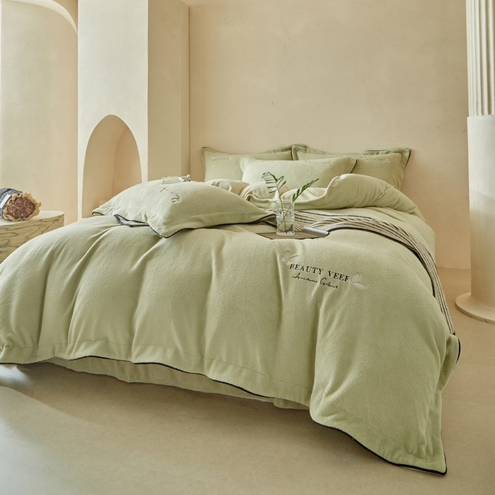 91家纺网 家纺一手货源 找家纺 孑寐家纺 2025新款进口加厚艾尼绒四件套 艾尼绒-绿色