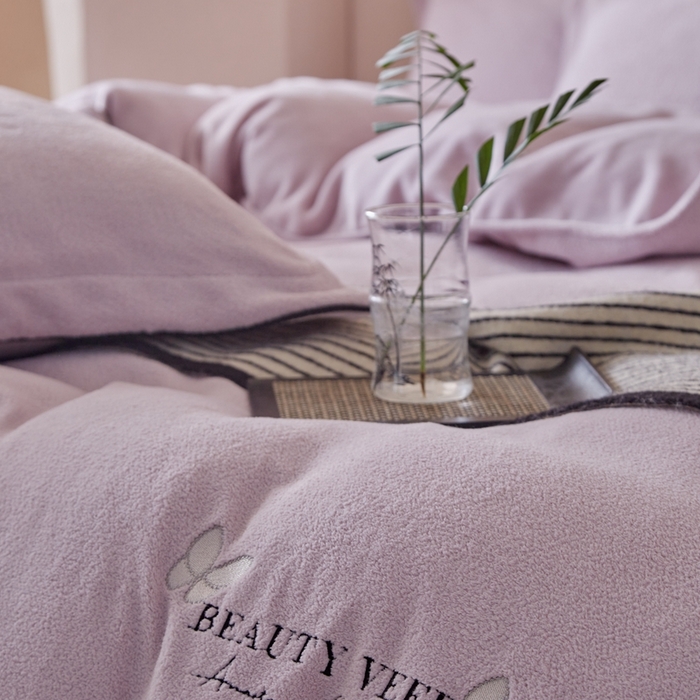 91家纺网 家纺一手货源 找家纺 孑寐家纺 2025新款进口加厚艾尼绒四件套 艾尼绒-紫色