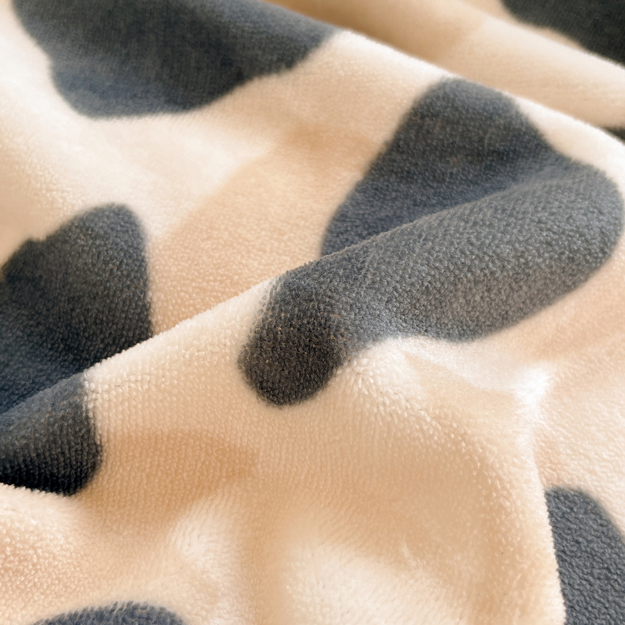 91家纺网 家纺一手货源 找家纺 桃子家居 2025新款A类ins小清新少女奶油卡通可爱加厚牛奶绒四件套 绒-豹点点绿咖