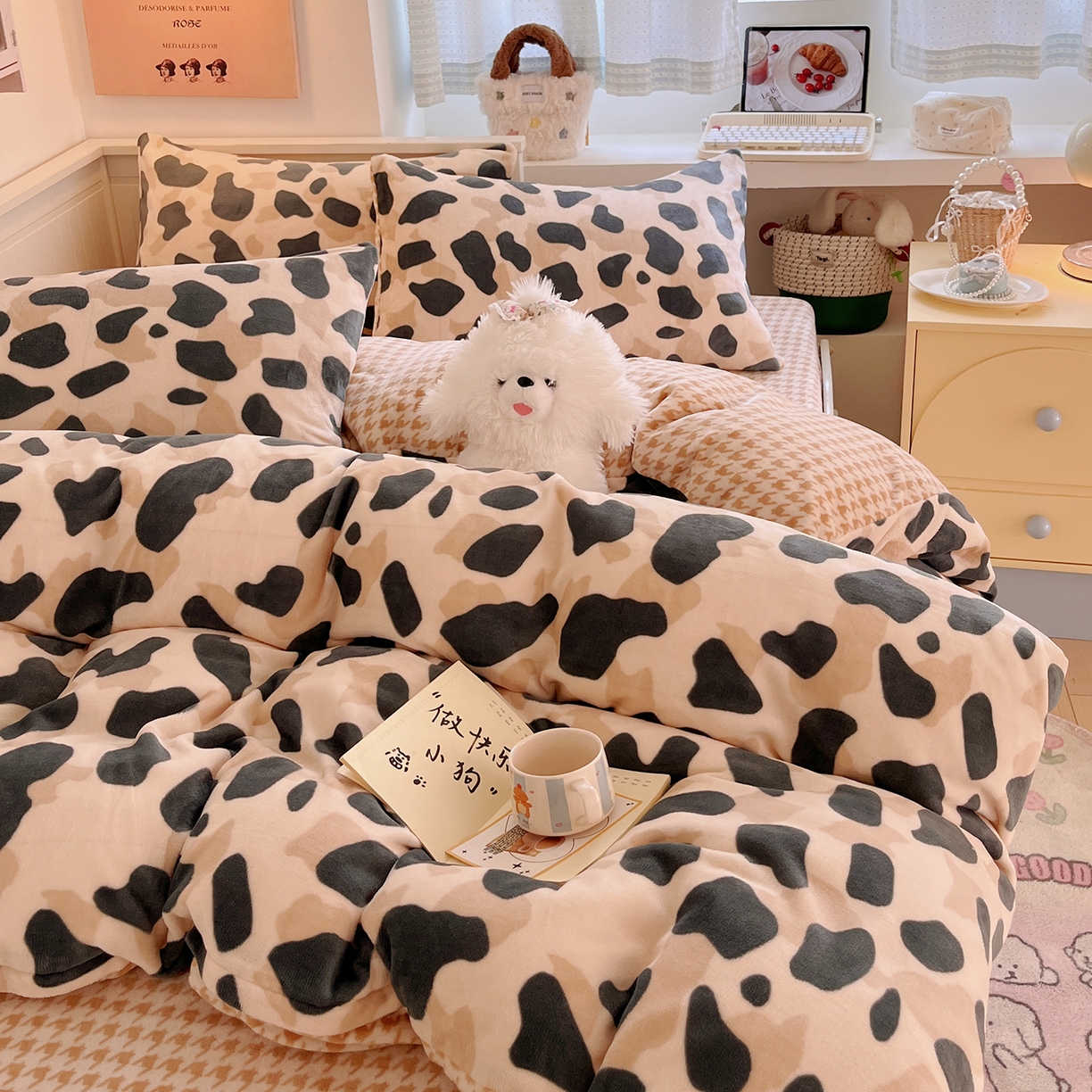 91家纺网 家纺一手货源 找家纺 桃子家居 2025新款A类ins小清新少女奶油卡通可爱加厚牛奶绒四件套 绒-豹点点绿咖