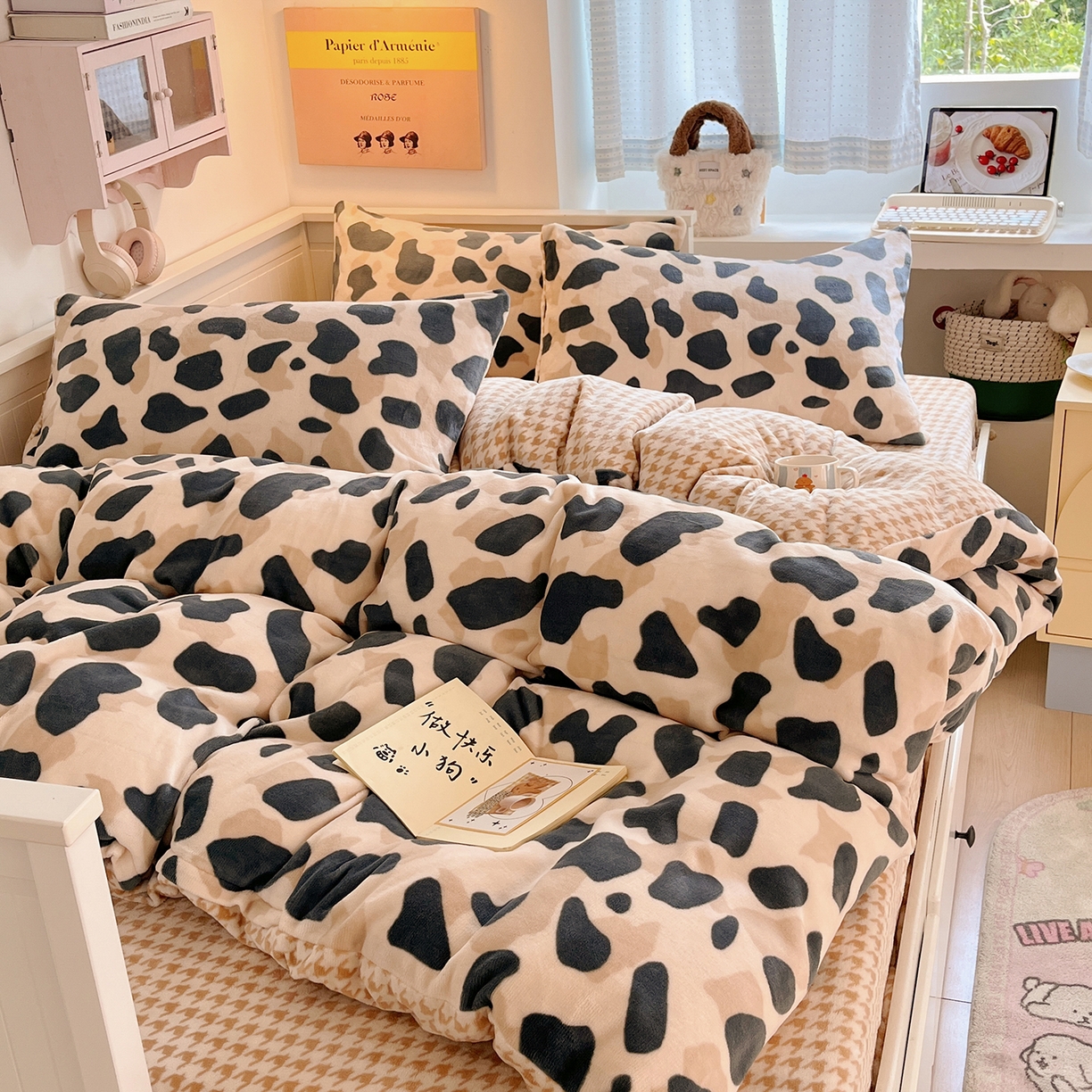 91家纺网 家纺一手货源 找家纺 桃子家居 2025新款A类ins小清新少女奶油卡通可爱加厚牛奶绒四件套 绒-豹点点绿咖