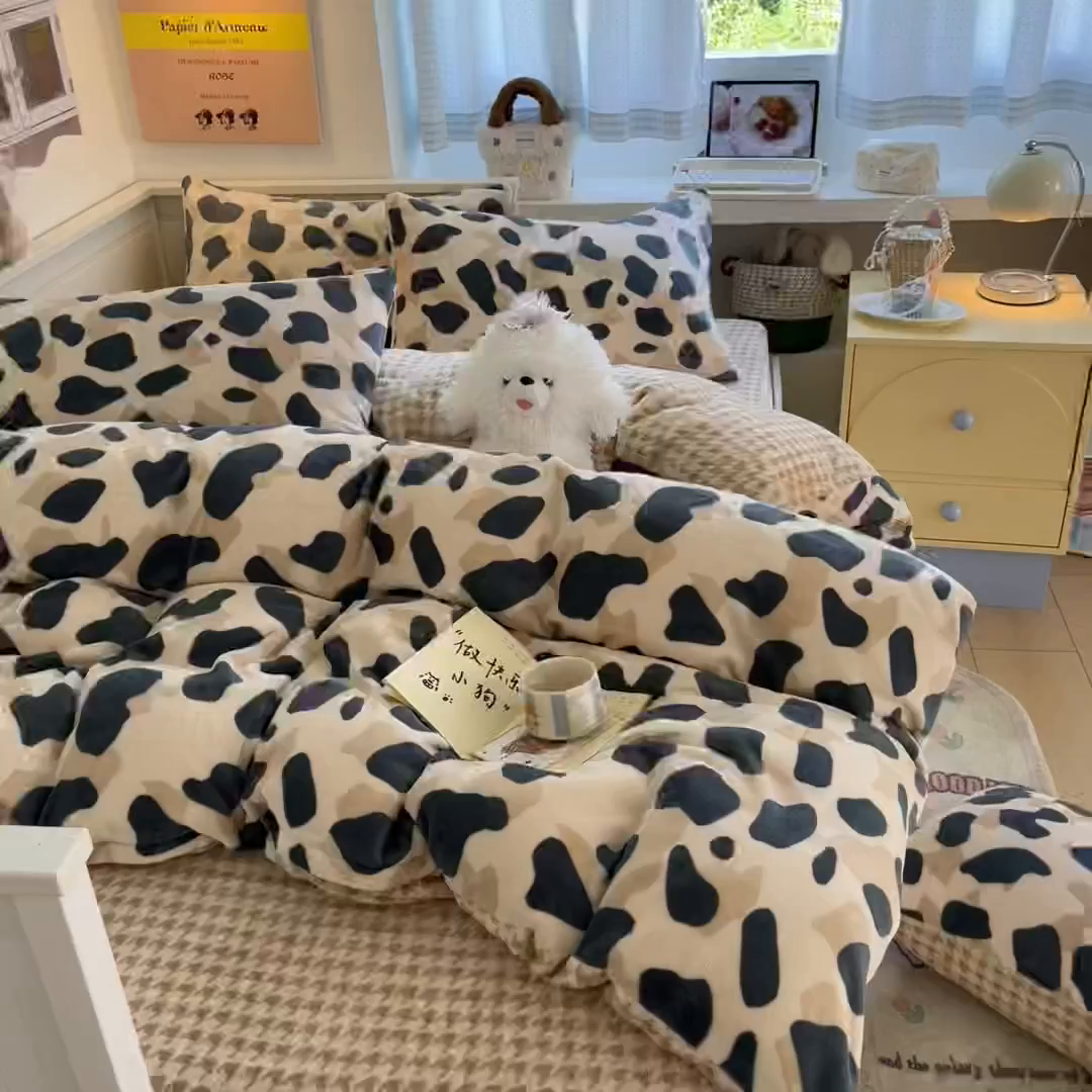 91家纺网 家纺一手货源 找家纺 桃子家居 2025新款A类ins小清新少女奶油卡通可爱加厚牛奶绒四件套 绒-豹点点绿咖