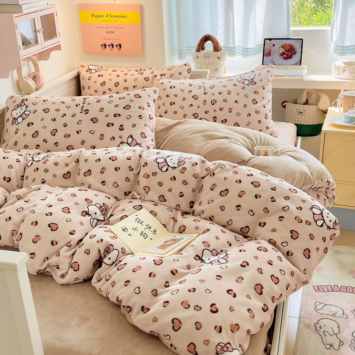 91家纺网 家纺一手货源 找家纺 桃子家居 2025新款A类ins小清新少女奶油卡通可爱加厚牛奶绒四件套 绒-豹纹心心猫咖