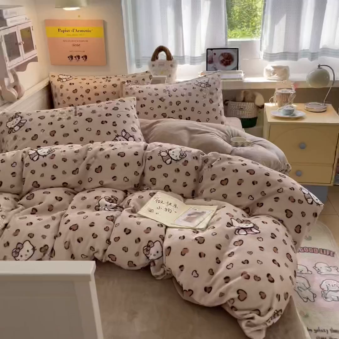 91家纺网 家纺一手货源 找家纺 桃子家居 2025新款A类ins小清新少女奶油卡通可爱加厚牛奶绒四件套 绒-豹纹心心猫咖