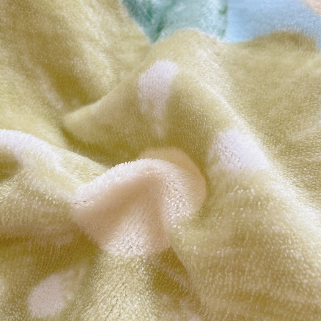 91家纺网 家纺一手货源 找家纺 桃子家居 2025新款A类ins小清新少女奶油卡通可爱加厚牛奶绒四件套 绒-缤纷花园