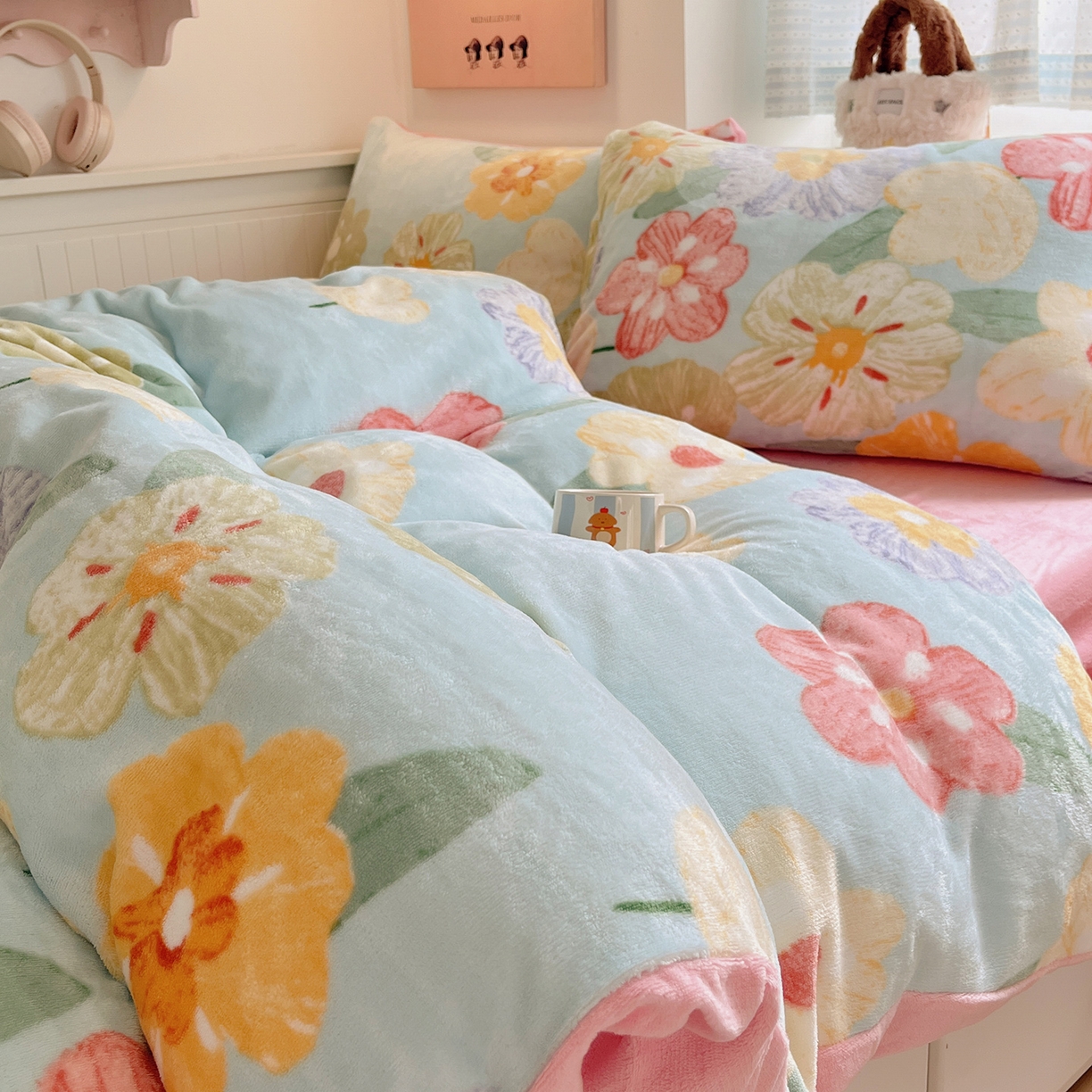 91家纺网 家纺一手货源 找家纺 桃子家居 2025新款A类ins小清新少女奶油卡通可爱加厚牛奶绒四件套 绒-缤纷花园