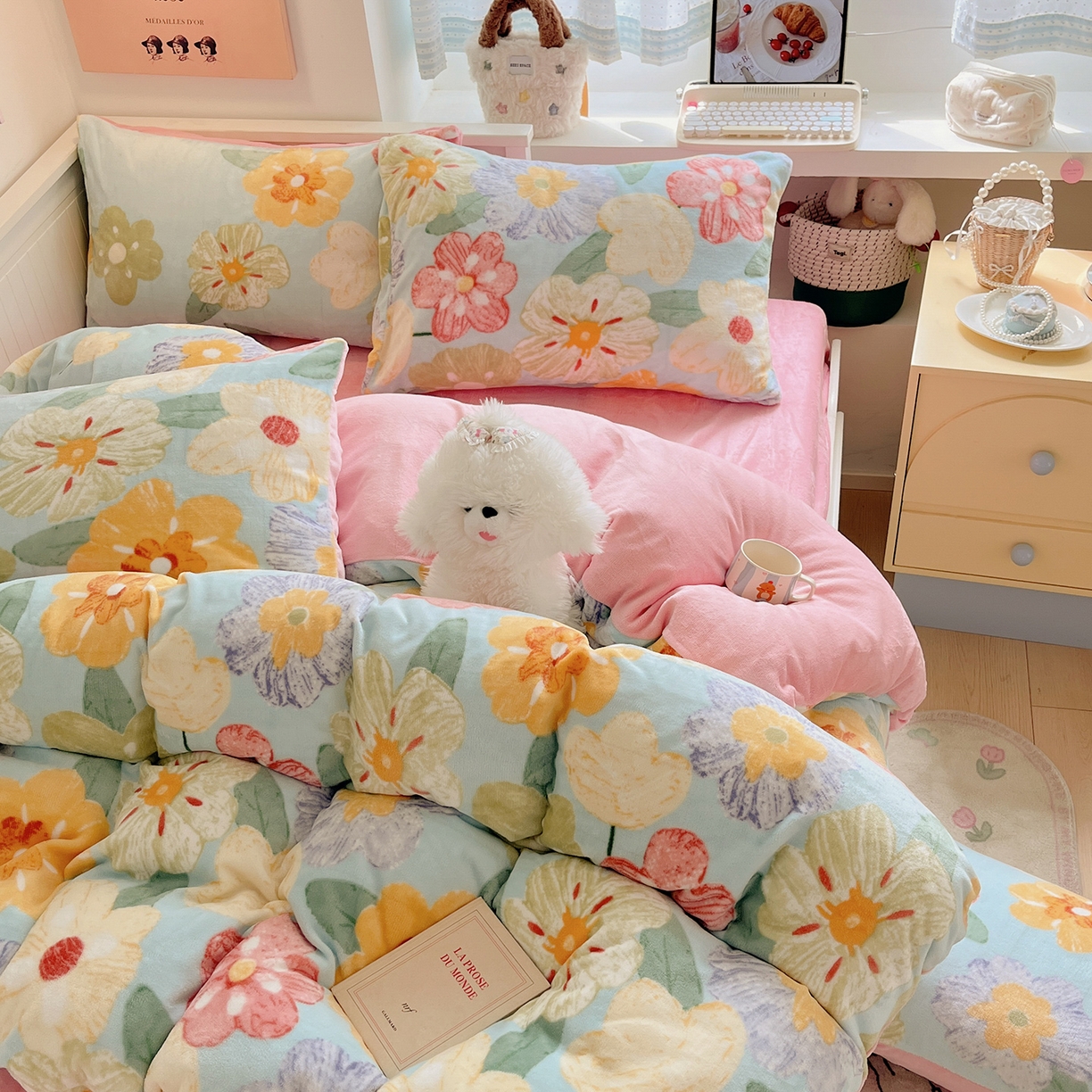91家纺网 家纺一手货源 找家纺 桃子家居 2025新款A类ins小清新少女奶油卡通可爱加厚牛奶绒四件套 绒-缤纷花园