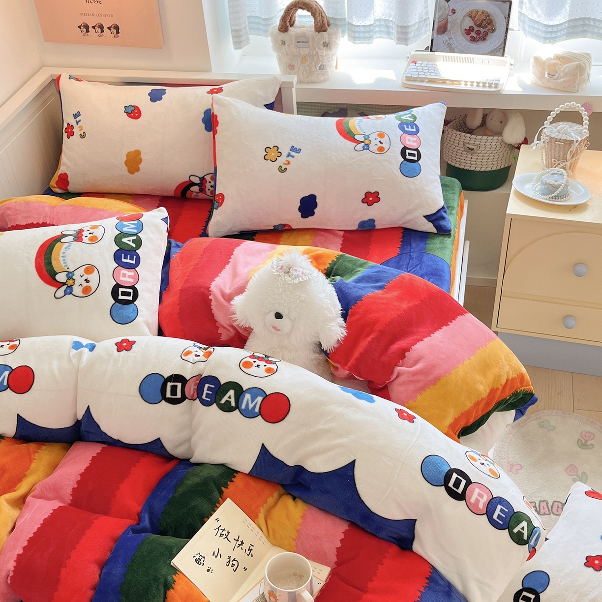91家纺网 家纺一手货源 找家纺 桃子家居 2025新款A类ins小清新少女奶油卡通可爱加厚牛奶绒四件套 绒-彩虹兔
