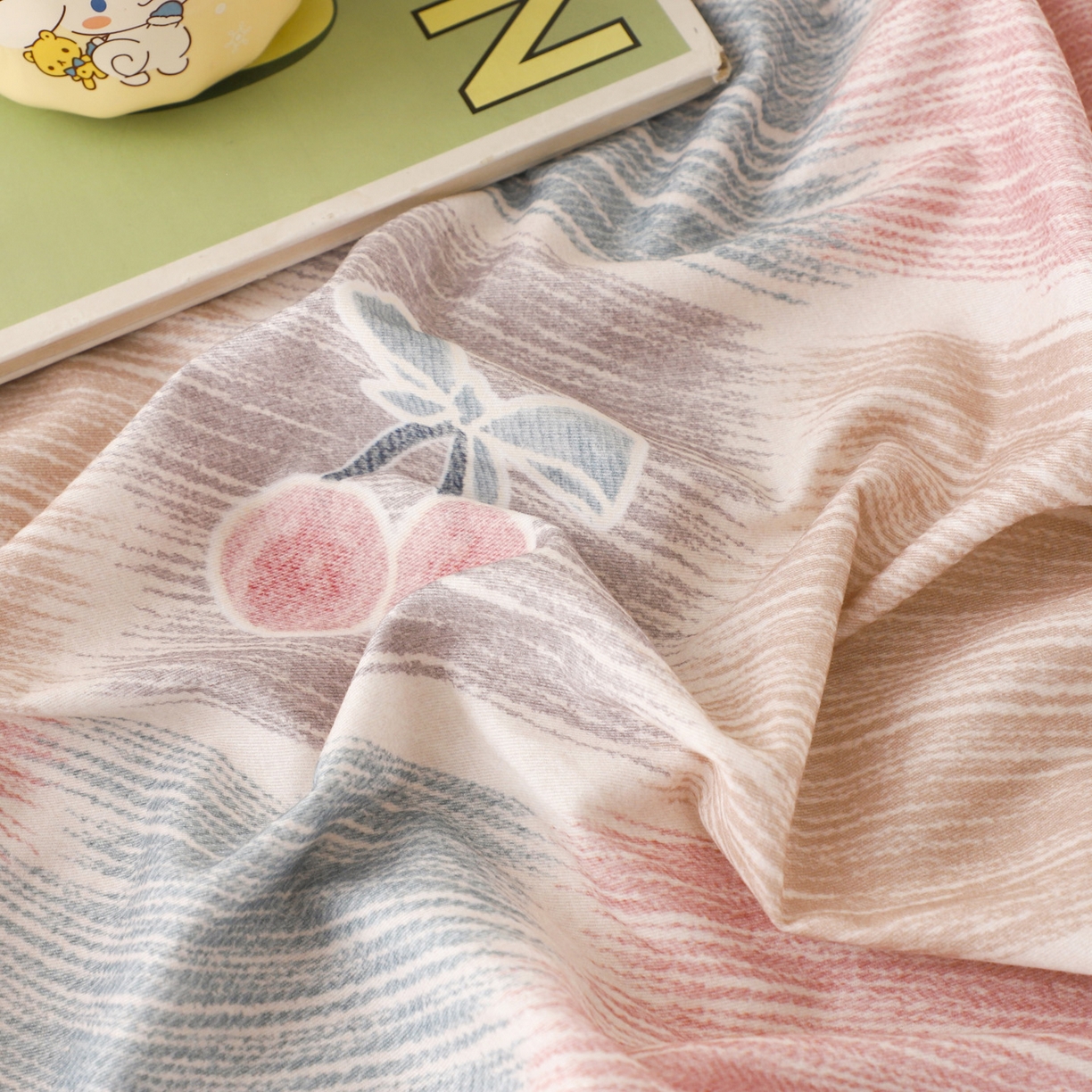 91家纺网 家纺一手货源 找家纺 金盛纺 2025新款全棉纯棉加厚磨毛印花单品床单 床单单件 樱为你