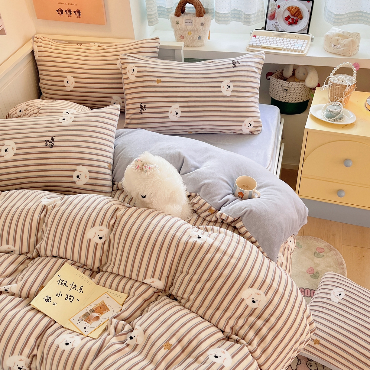 91家纺网 家纺一手货源 找家纺 桃子家居 2025新款A类ins小清新少女奶油卡通可爱加厚牛奶绒四件套 绒-彩条星星狗