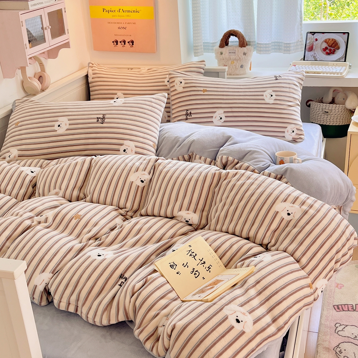 91家纺网 家纺一手货源 找家纺 桃子家居 2025新款A类ins小清新少女奶油卡通可爱加厚牛奶绒四件套 绒-彩条星星狗