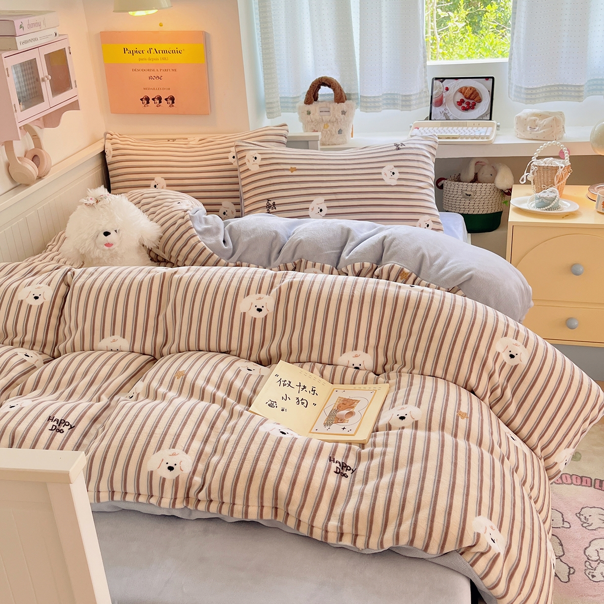 91家纺网 家纺一手货源 找家纺 桃子家居 2025新款A类ins小清新少女奶油卡通可爱加厚牛奶绒四件套 绒-彩条星星狗