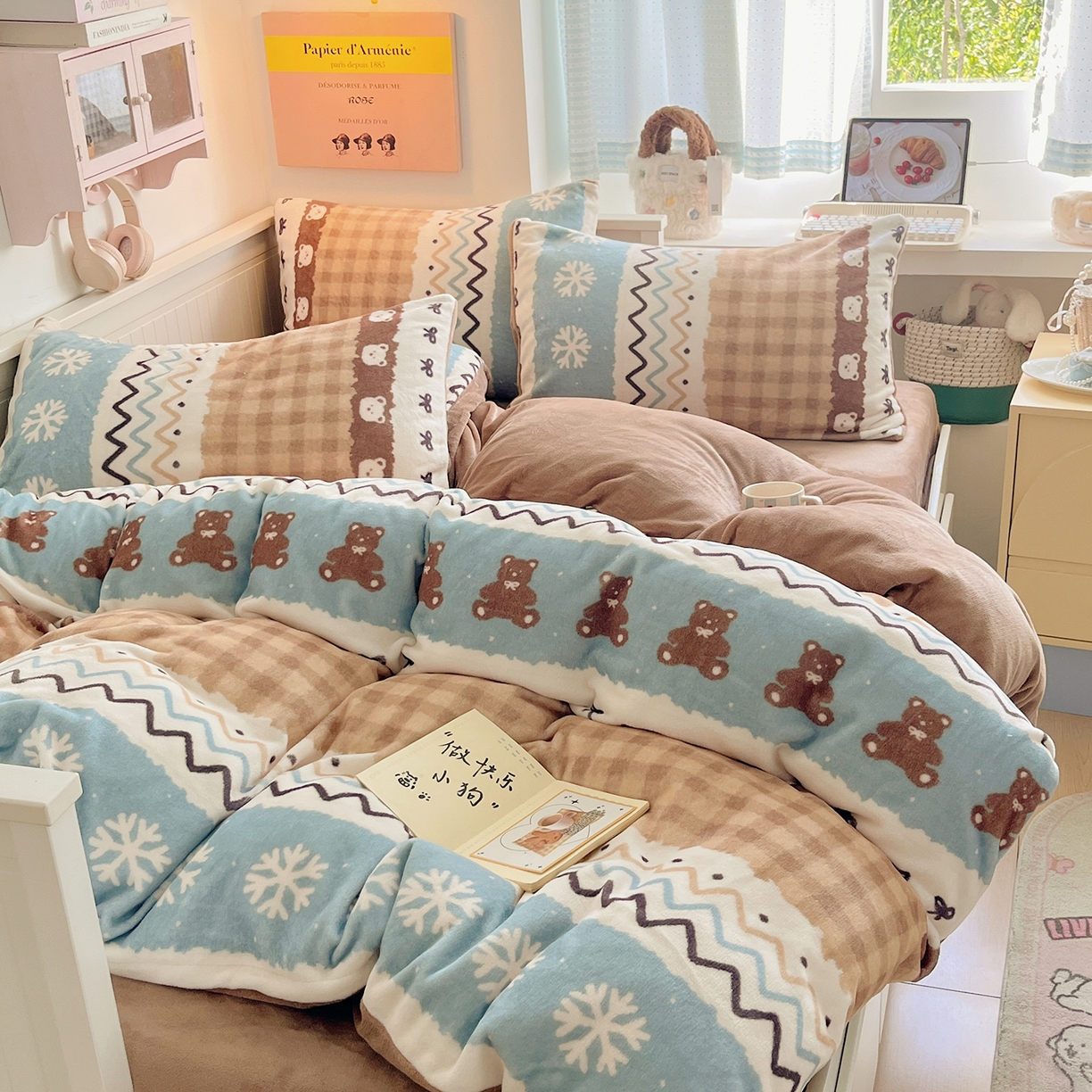 91家纺网 家纺一手货源 找家纺 桃子家居 2025新款A类ins小清新少女奶油卡通可爱加厚牛奶绒四件套 绒-菲尔岛小熊