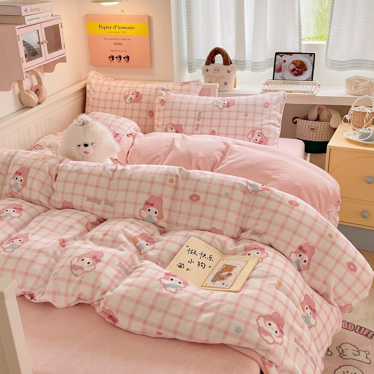 91家纺网 家纺一手货源 找家纺 桃子家居 2025新款A类ins小清新少女奶油卡通可爱加厚牛奶绒四件套 绒-粉格天使兔