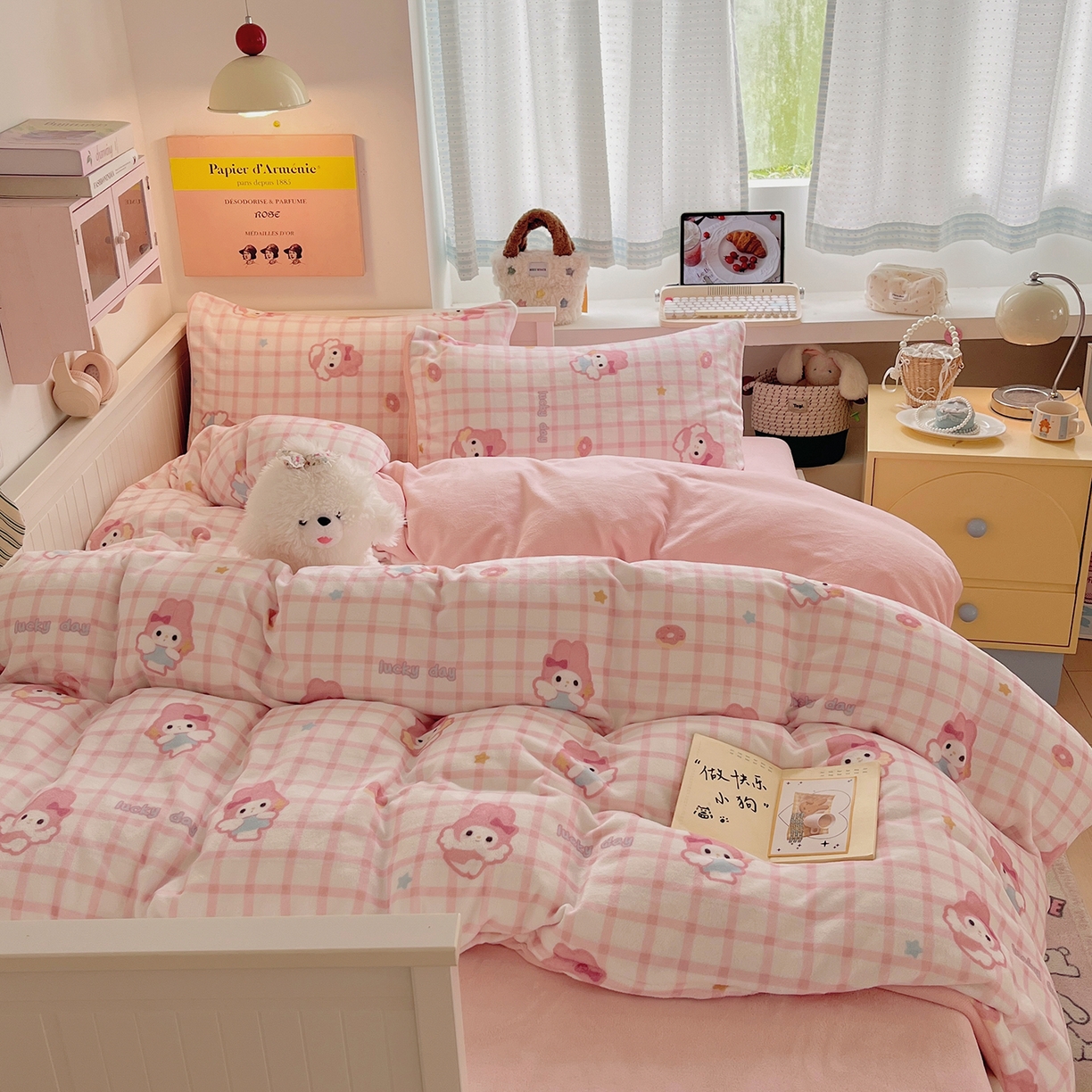 91家纺网 家纺一手货源 找家纺 桃子家居 2025新款A类ins小清新少女奶油卡通可爱加厚牛奶绒四件套 绒-粉格天使兔