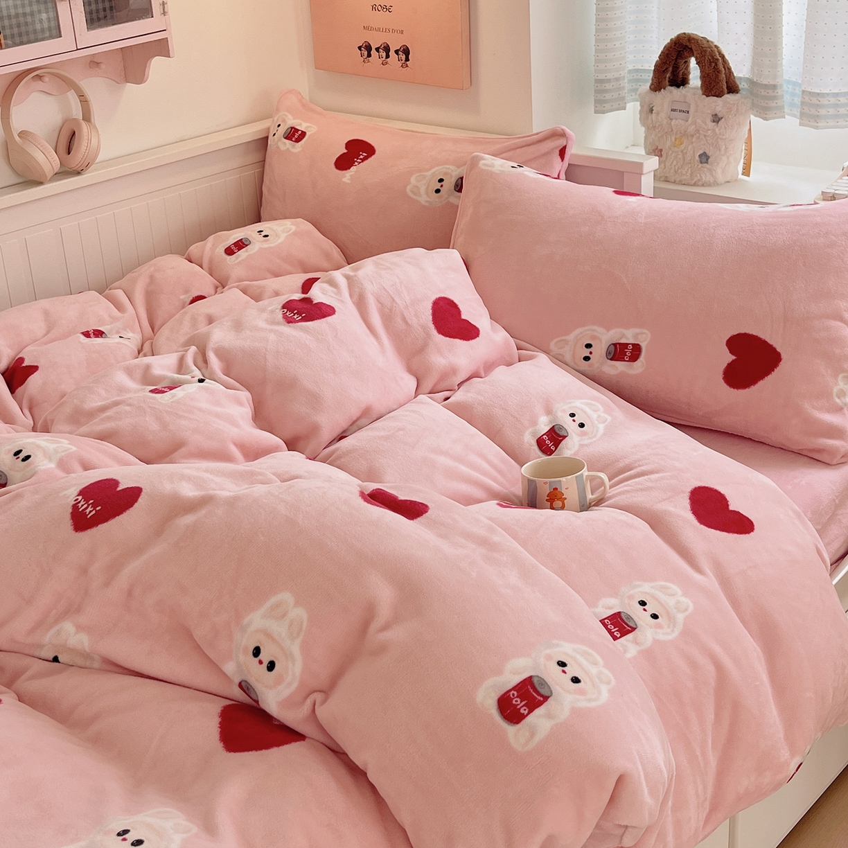 91家纺网 家纺一手货源 找家纺 桃子家居 2025新款A类ins小清新少女奶油卡通可爱加厚牛奶绒四件套 绒-可乐甜甜