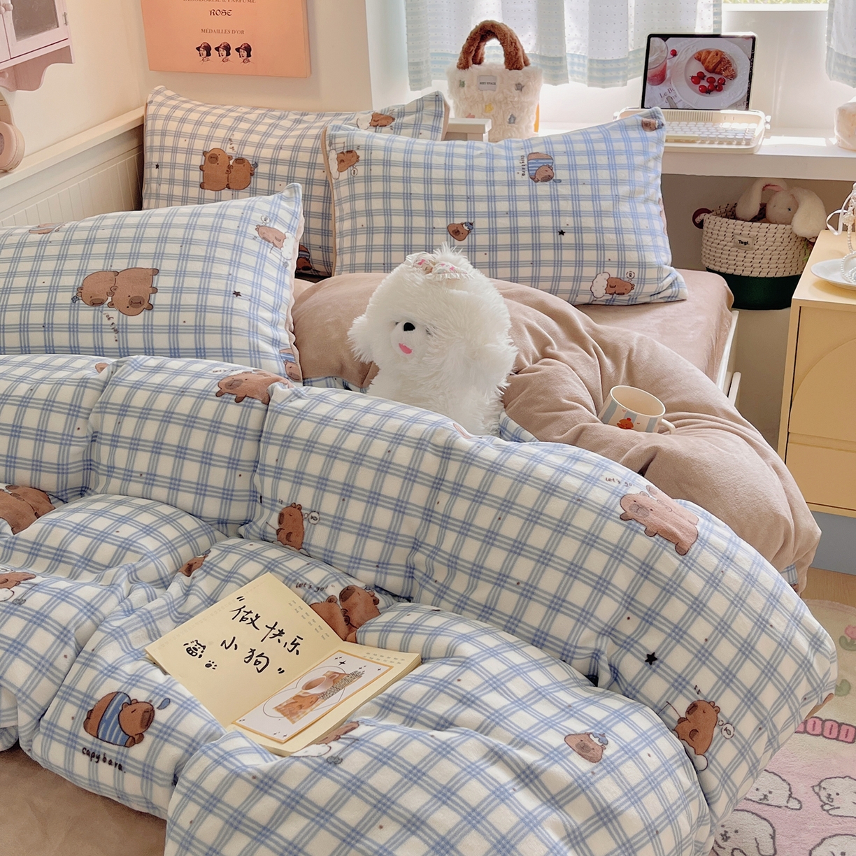 91家纺网 家纺一手货源 找家纺 桃子家居 2025新款A类ins小清新少女奶油卡通可爱加厚牛奶绒四件套 绒-蓝格卡皮巴拉