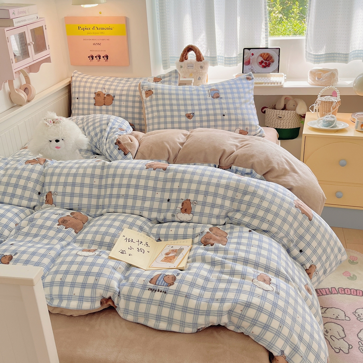 91家纺网 家纺一手货源 找家纺 桃子家居 2025新款A类ins小清新少女奶油卡通可爱加厚牛奶绒四件套 绒-蓝格卡皮巴拉