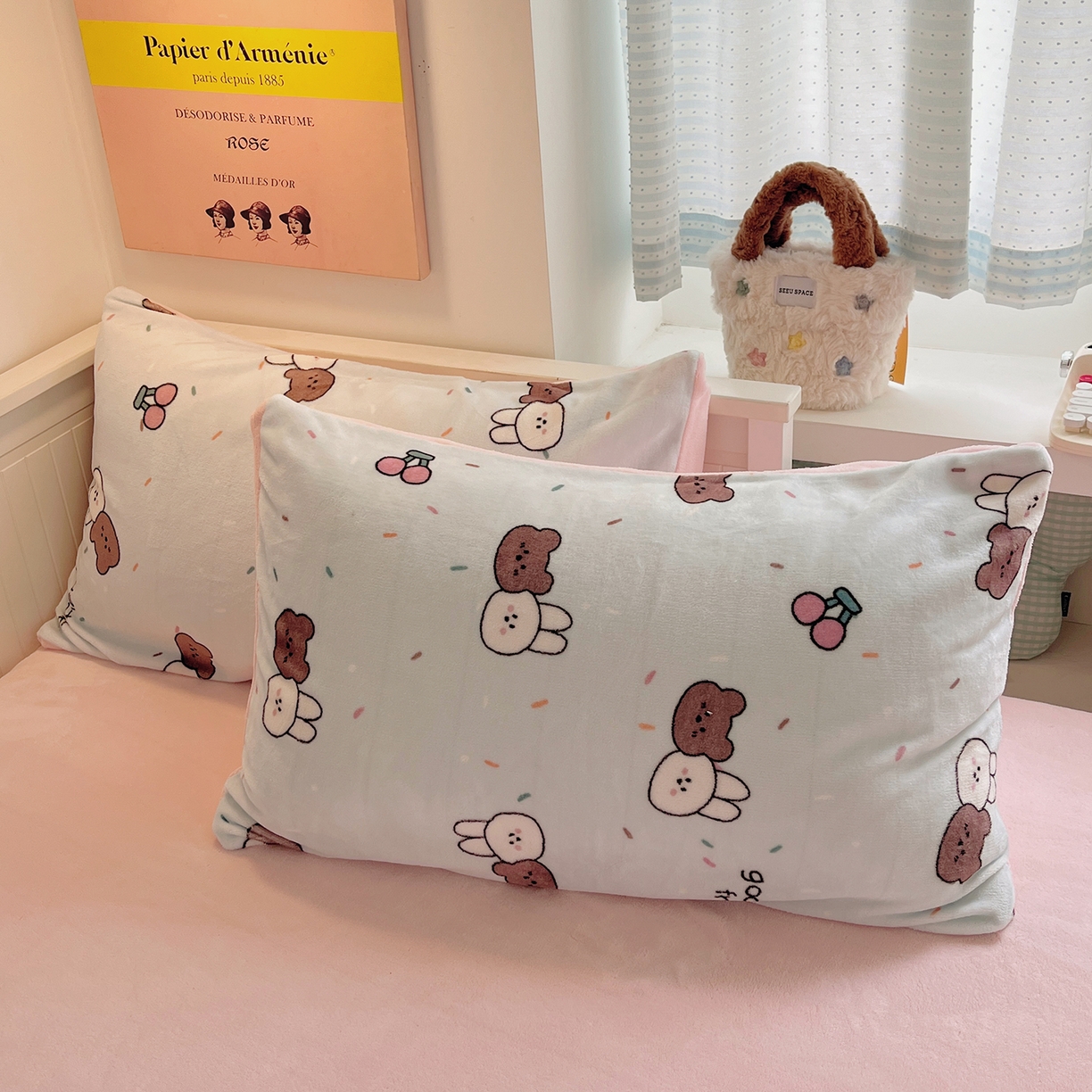 91家纺网 家纺一手货源 找家纺 桃子家居 2025新款A类ins小清新少女奶油卡通可爱加厚牛奶绒四件套 绒-蓝色熊兔