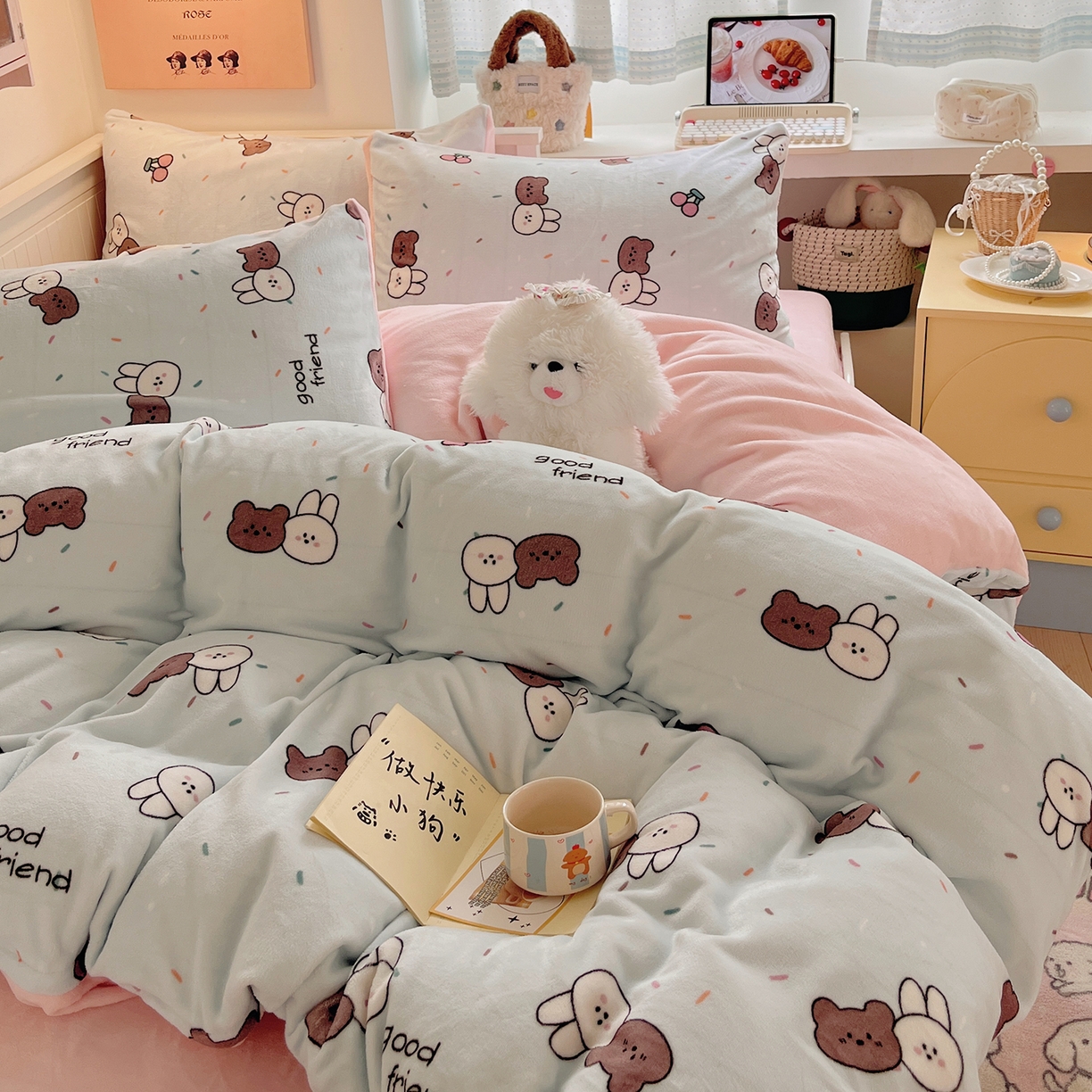 91家纺网 家纺一手货源 找家纺 桃子家居 2025新款A类ins小清新少女奶油卡通可爱加厚牛奶绒四件套 绒-蓝色熊兔