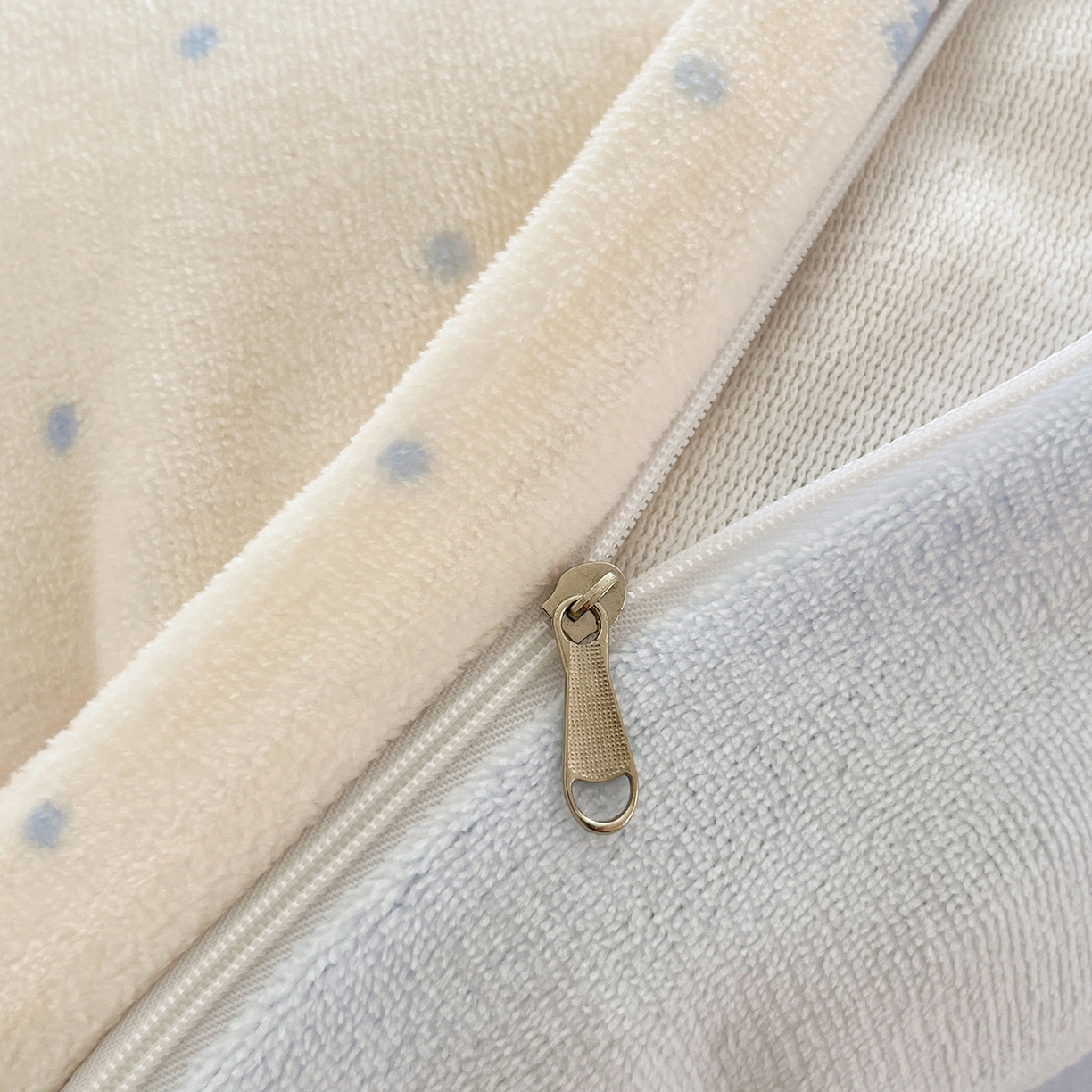 91家纺网 家纺一手货源 找家纺 桃子家居 2025新款A类ins小清新少女奶油卡通可爱加厚牛奶绒四件套 绒-猫咪日记