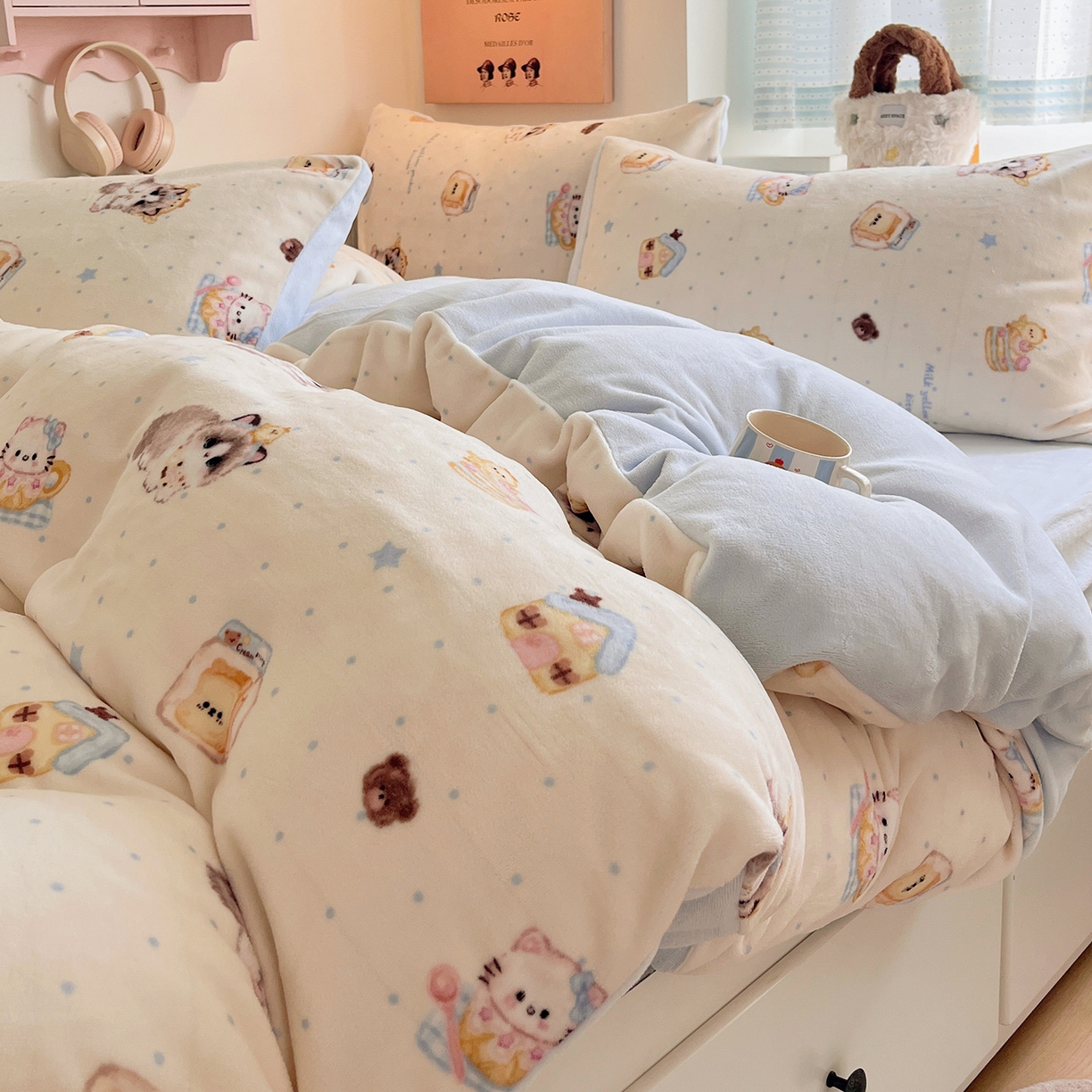 91家纺网 家纺一手货源 找家纺 桃子家居 2025新款A类ins小清新少女奶油卡通可爱加厚牛奶绒四件套 绒-猫咪日记