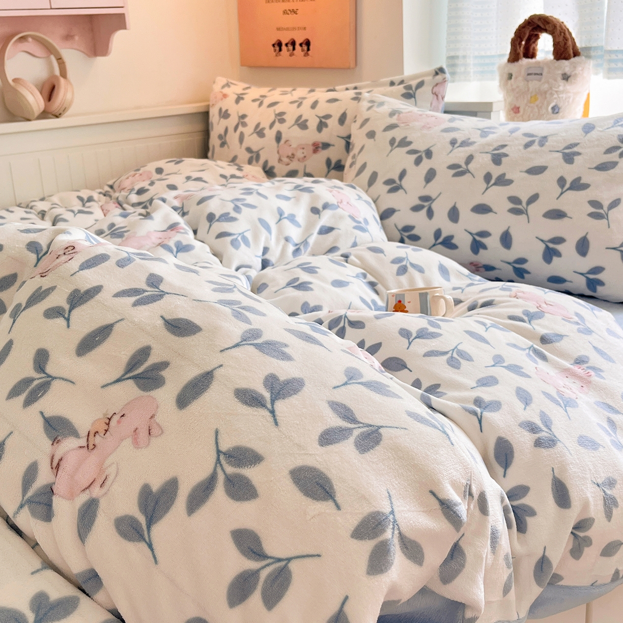 91家纺网 家纺一手货源 找家纺 桃子家居 2025新款A类ins小清新少女奶油卡通可爱加厚牛奶绒四件套 绒-萌萌兔