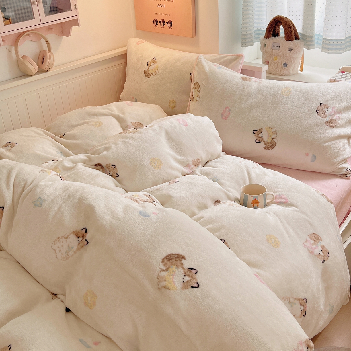 91家纺网 家纺一手货源 找家纺 桃子家居 2025新款A类ins小清新少女奶油卡通可爱加厚牛奶绒四件套 绒-奶粉喵