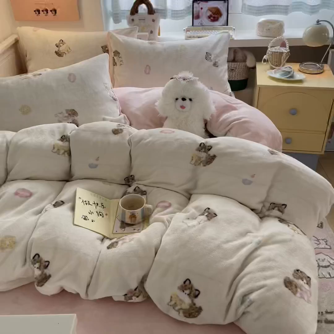 91家纺网 家纺一手货源 找家纺 桃子家居 2025新款A类ins小清新少女奶油卡通可爱加厚牛奶绒四件套 绒-奶粉喵