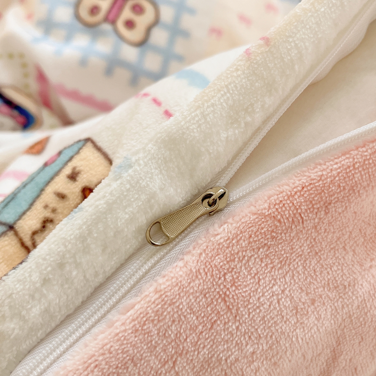 91家纺网 家纺一手货源 找家纺 桃子家居 2025新款A类ins小清新少女奶油卡通可爱加厚牛奶绒四件套 绒-糖果屋